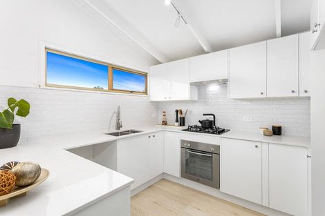 Photo of property in 2/88 Arran Road, Browns Bay, Auckland, 0630