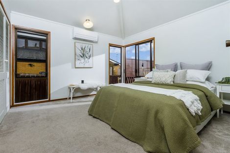 Photo of property in 1/3 Holdaway Avenue, Northcote, Auckland, 0627