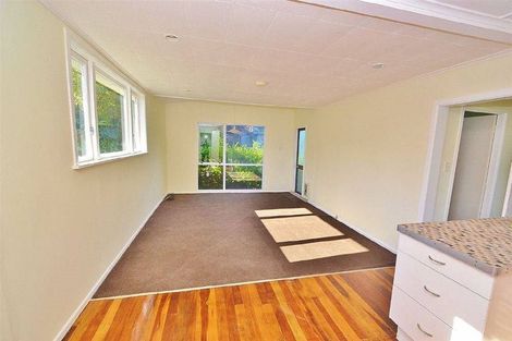 Photo of property in 162 Edmonton Road, Te Atatu South, Auckland, 0610