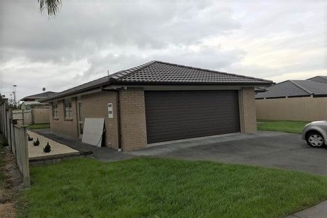 Photo of property in 37 Riverglade Parkway, Te Atatu South, Auckland, 0610