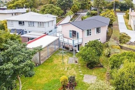 Photo of property in 6 Larsen Crescent, Tawa, Wellington, 5028