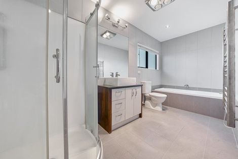 Photo of property in 22 Travis View Drive, Fairview Heights, Auckland, 0632