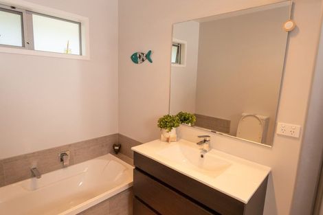 Photo of property in 108 Stratford Drive, Cable Bay, 0420