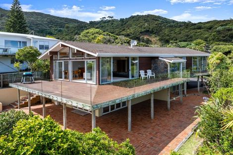 Photo of property in 77 Seaview Road, Piha, New Lynn, 0772