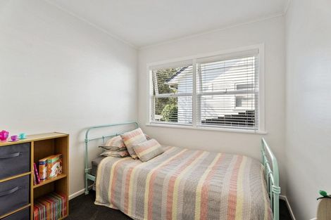 Photo of property in 1/16 Weldene Avenue, Glenfield, Auckland, 0629