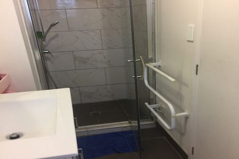 Photo of property in 2/479 Glenfield Road, Glenfield, Auckland, 0629