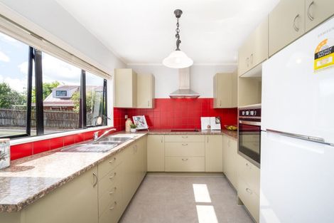 Photo of property in 2/83 Aviemore Drive, Highland Park, Auckland, 2010