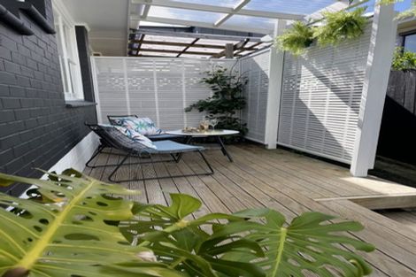 Photo of property in 2/71 Mount Smart Road, Onehunga, Auckland, 1061