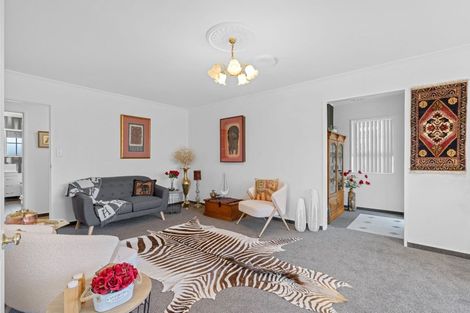 Photo of property in 2 Surrey Lane, Levin, 5510