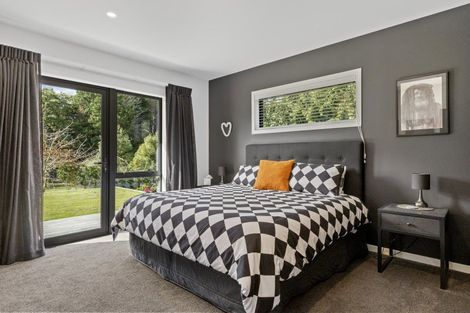 Photo of property in 2 Nga Tui Lane, Acacia Bay, Taupo, 3385