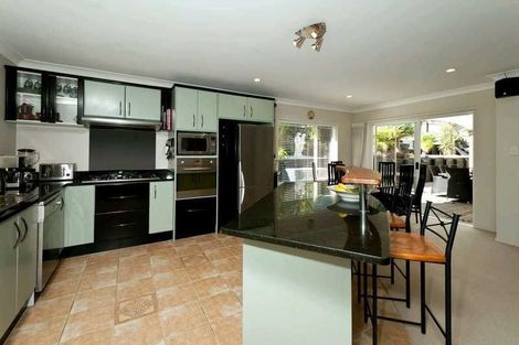 Photo of property in 31 Cricklade Terrace, Windsor Park, Auckland, 0632