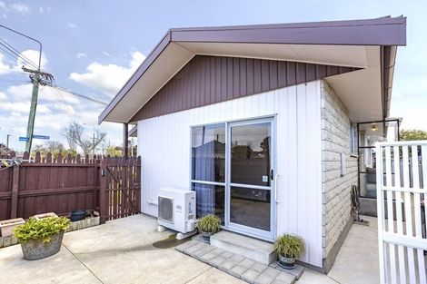 Photo of property in 2/32 Lake Terrace Road, Burwood, Christchurch, 8083