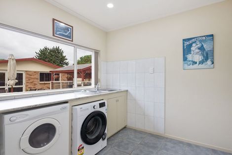 Photo of property in 14 Field Way, Waikanae Beach, Waikanae, 5036