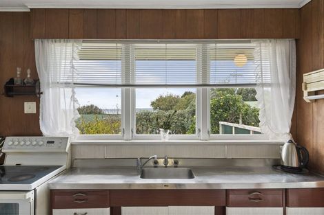 Photo of property in 84 Royal View Road, Te Atatu South, Auckland, 0610