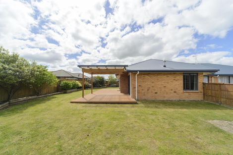 Photo of property in 8 Nevada Way, Kelvin Grove, Palmerston North, 4414