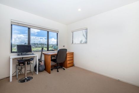 Photo of property in 20/22 Northcross Drive, Oteha, Auckland, 0632