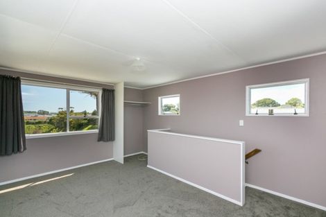 Photo of property in 16 Saint Ives Grove, Whalers Gate, New Plymouth, 4310