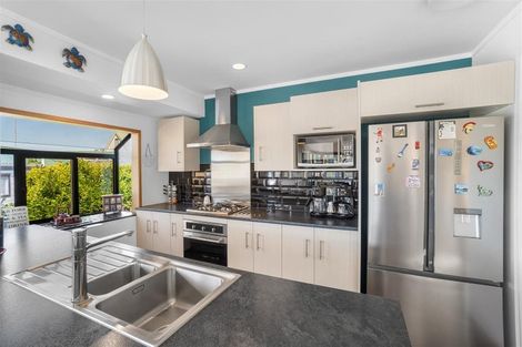 Photo of property in 6 Merehai Place, Snells Beach, 0920