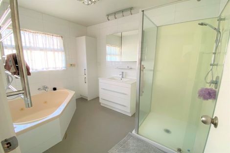 Photo of property in 78 Glenmore Road, Sunnyhills, Auckland, 2010