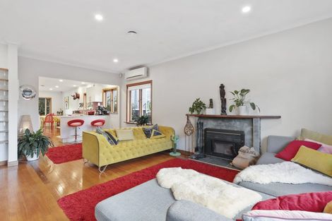 Photo of property in 43 Atkinson Road, Titirangi, Auckland, 0604