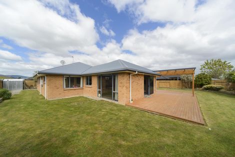 Photo of property in 8 Nevada Way, Kelvin Grove, Palmerston North, 4414