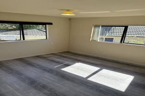 Photo of property in 28 Ronald Macken Place, Windsor Park, Auckland, 0632