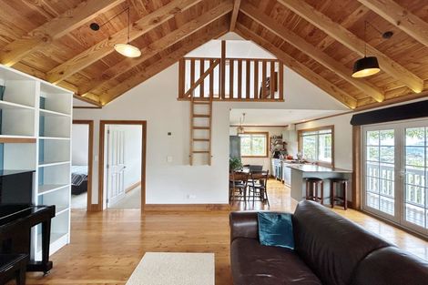 Photo of property in 33 Cornwall Road, Lyttelton, 8082