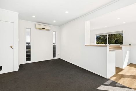Photo of property in 33 Sunvue Road, Glen Eden, Auckland, 0602