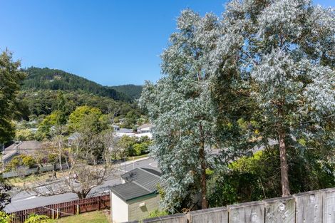 Photo of property in 20 Pinehaven Road, Pinehaven, Upper Hutt, 5019