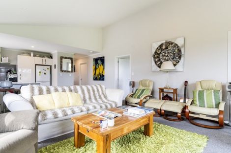 Photo of property in 18 Richardson Road, Omokoroa, 3114