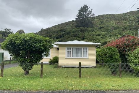 Photo of property in 17 Sunny Grove, Wainuiomata, Lower Hutt, 5014