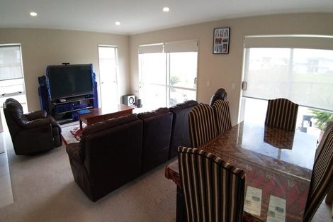 Photo of property in 2/18 Carriage Close, Northpark, Auckland, 2013