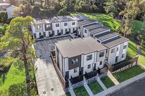 Photo of property in 2/58 Kemp Road, Massey, Auckland, 0614