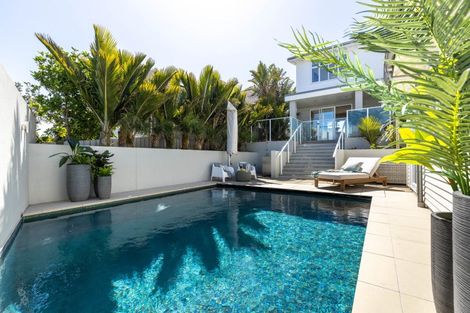 Photo of property in 10 Woolcombe Terrace, New Plymouth, 4310