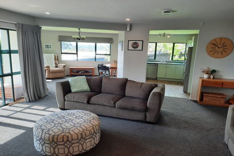 Photo of property in 4a Holiday Road, Stanmore Bay, Whangaparaoa, 0932