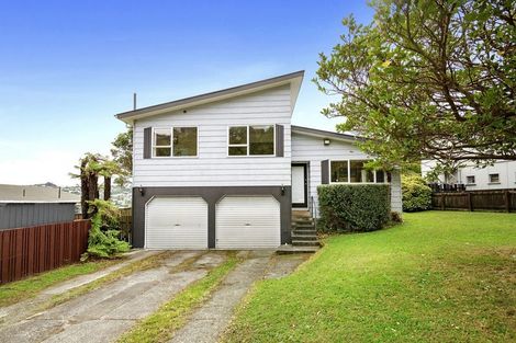 Photo of property in 102 Stewart Drive, Newlands, Wellington, 6037