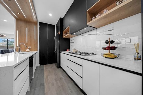 Photo of property in 2a Ballyalton Crescent, Flat Bush, Auckland, 2019