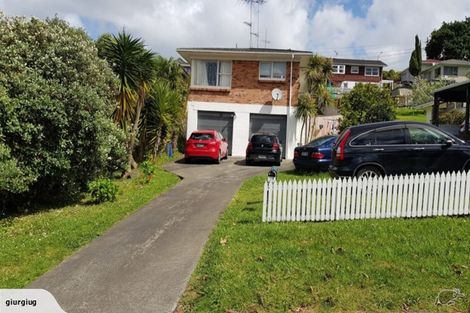 Photo of property in 1/10 Ayton Drive, Totara Vale, Auckland, 0629