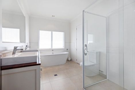 Photo of property in 22 Estuary View Road, Welcome Bay, Tauranga, 3112