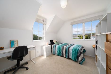 Photo of property in 2 Newnham Court, Tawa, Wellington, 5028