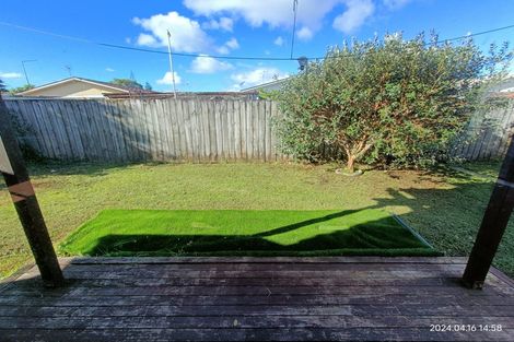 Photo of property in 17 Bordeaux Parade, Te Atatu South, Auckland, 0610
