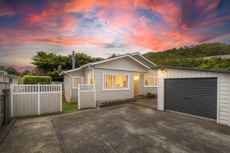 Photo of property in 43a Collins Avenue, Tawa, Wellington, 5028