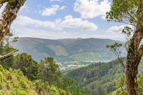 Photo of property in 70 Avro Road, Blue Mountains, Upper Hutt, 5371