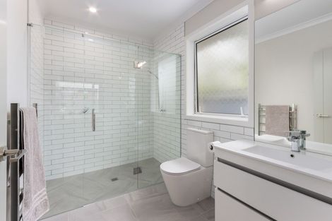Photo of property in 16 West Place, Greenmeadows, Napier, 4112