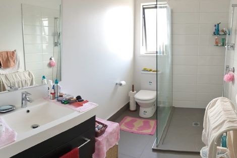 Photo of property in 28 Kilmacrennan Drive, Rosehill, Papakura, 2113