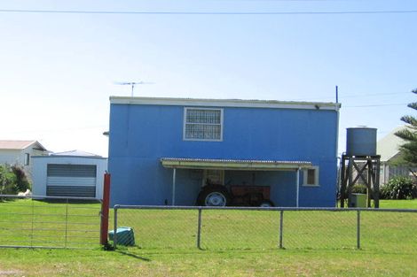 Photo of property in 11 Banks Street, Cooks Beach, Whitianga, 3591