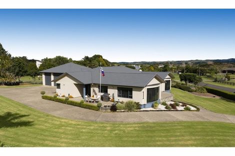 Photo of property in 1 Gleaming Place, Waiuku, 2123