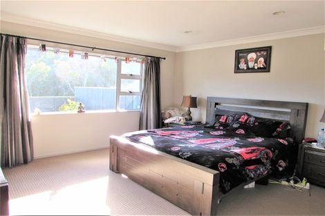 Photo of property in 15 Speldhurst Grove, Stokes Valley, Lower Hutt, 5019