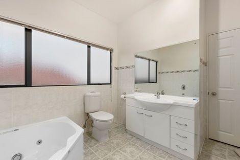 Photo of property in 28 St Clair Place, Browns Bay, Auckland, 0630