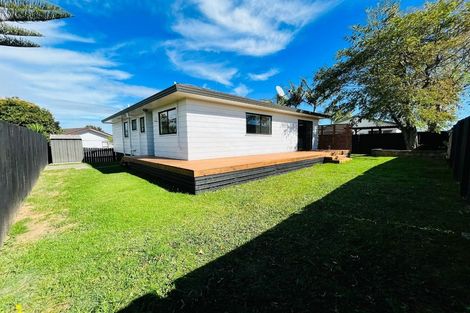 Photo of property in 1/8 Anglers Way, Wattle Downs, Auckland, 2102